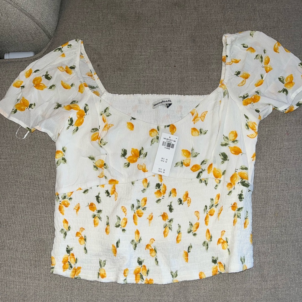 Cute A&F lemon top